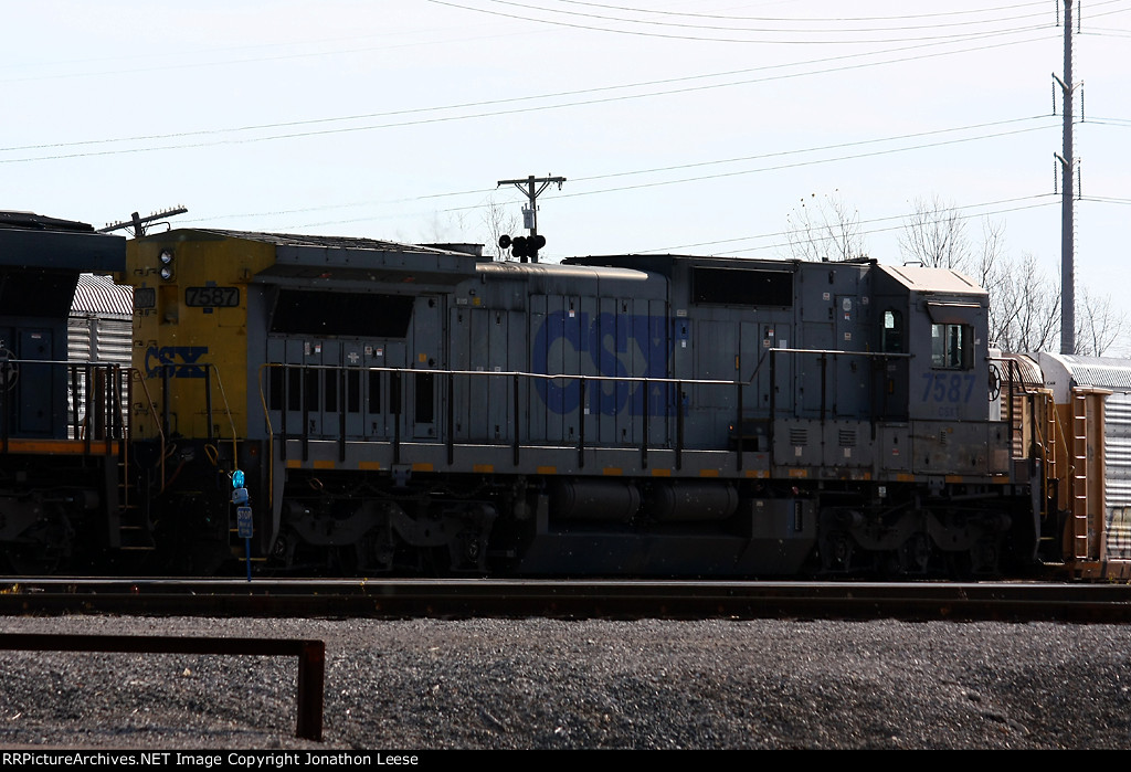 CSX 7587 in stealth paint